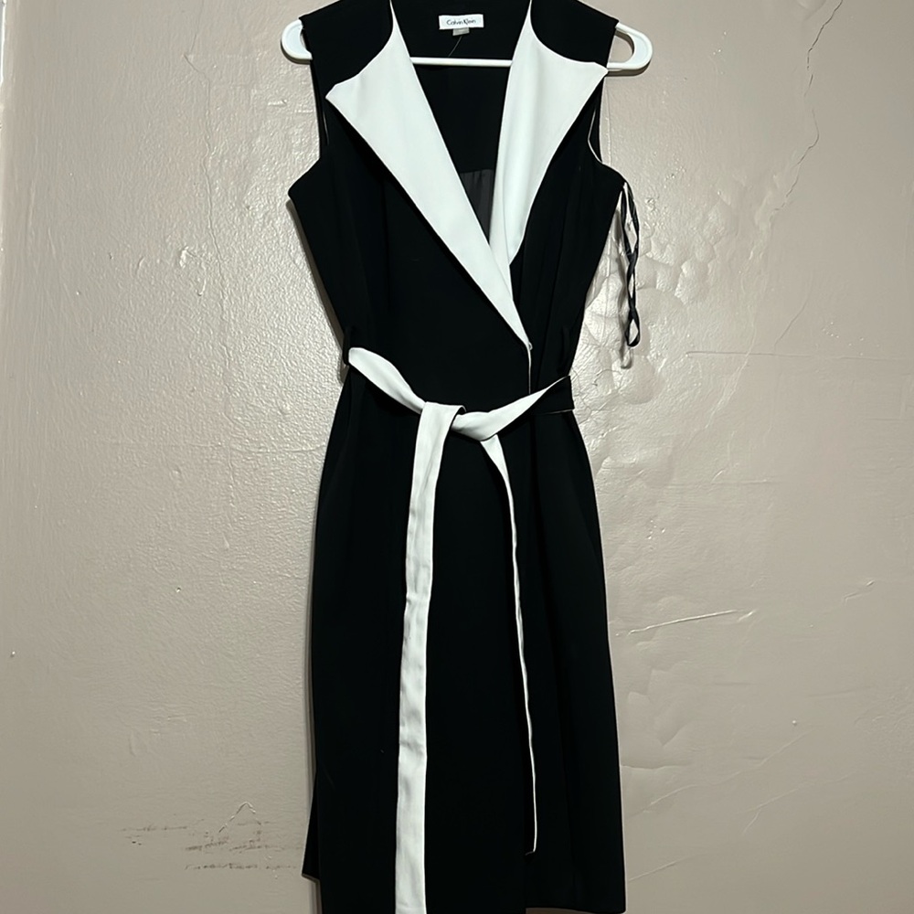 Calvin Klein Black and White  Sleeveless Belted Wrap dress Size 6